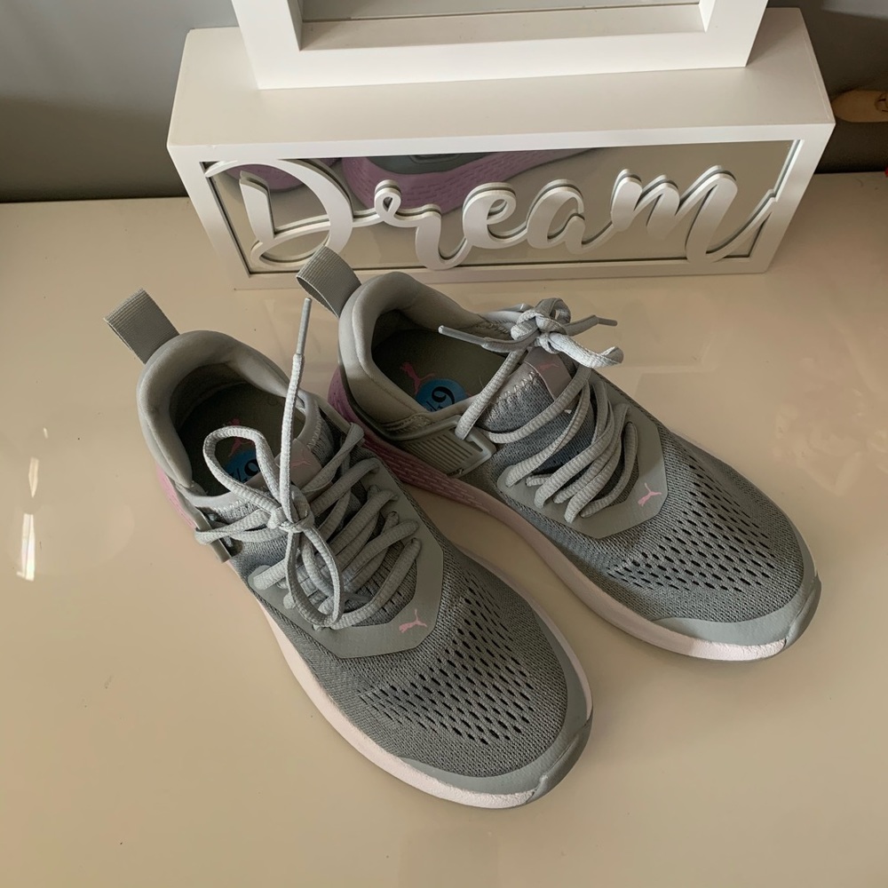 Like New! Insurge ENG Puma sneakers - Picture 7 of 8